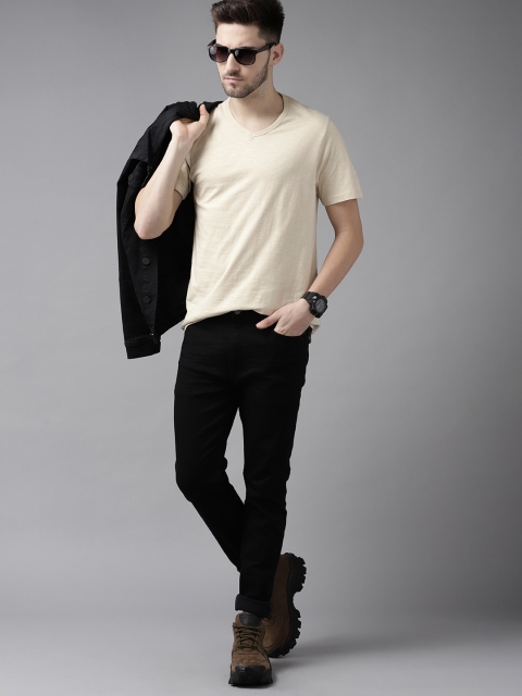 

Roadster Men Cream-Coloured Solid V-Neck Pure Cotton T-shirt