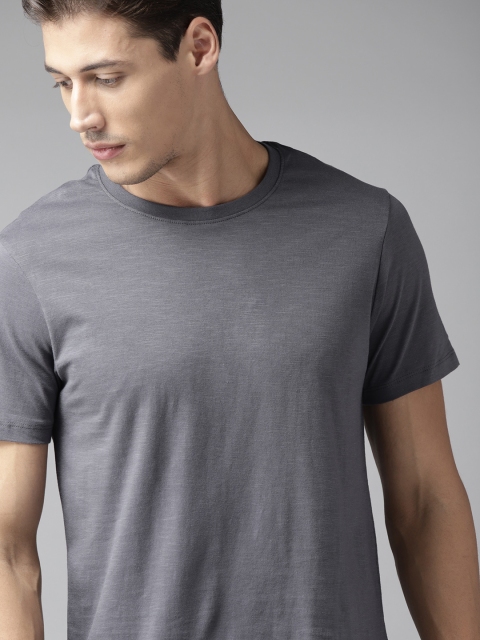 

Roadster Men Charcoal Grey Pure Cotton Solid Pure Cotton T-shirt