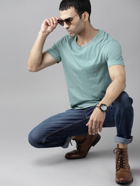 

Roadster Men Green Solid Pure Cotton V-Neck T-shirt