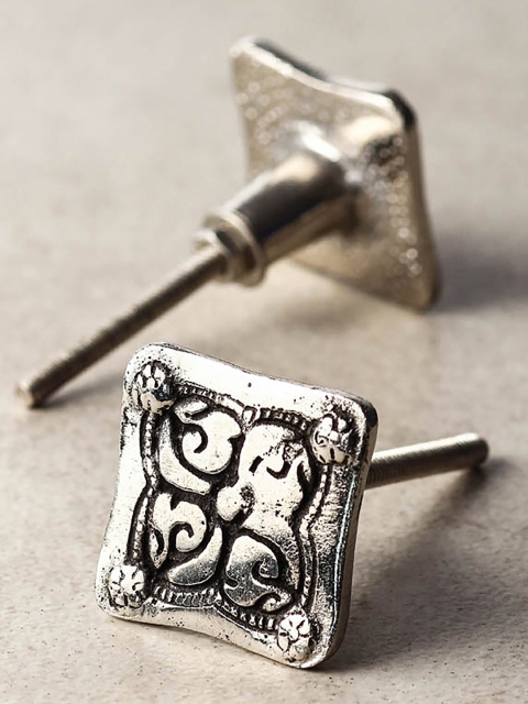

Neerja Silver-Toned Set Of 2 Antique Square Bathroom Cabinet Metal Knob