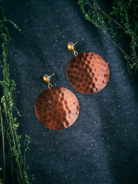 

ZeroKaata Bronze-Toned Contemporary Drop Earrings