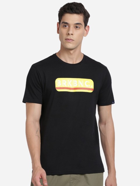 

Breakbounce Men Black Typography Printed Slim Fit T-shirt