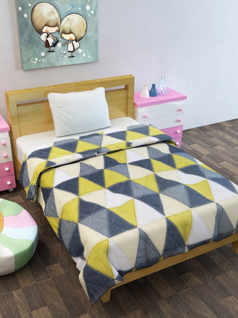 

Divine Casa Yellow & Blue Geometric AC Room 110 GSM Single Bed Comforter