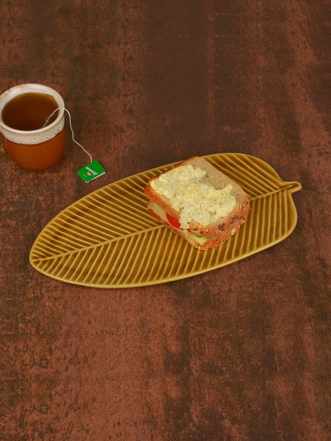 

StyleMyWay Brown Handcrafted Ceramic Leaf Shape Platter