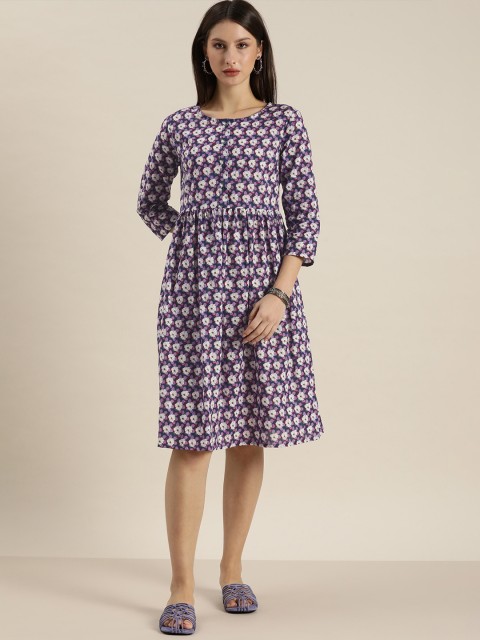 

Sangria Navy Blue & White Floral Printed Pleated Dress