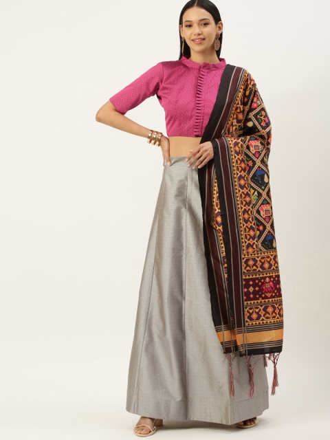 

Mameraa Grey & Pink Printed Semi-Stitched Lehenga Choli