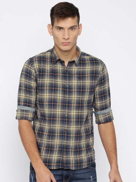 

Flying Machine Men Navy & Beige Checked Casual Shirt, Olive