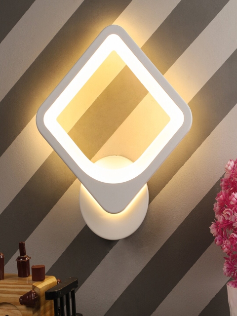 

MFD HOME FURNISHING White Iron Contemporary Flush Mount Wall Lamp