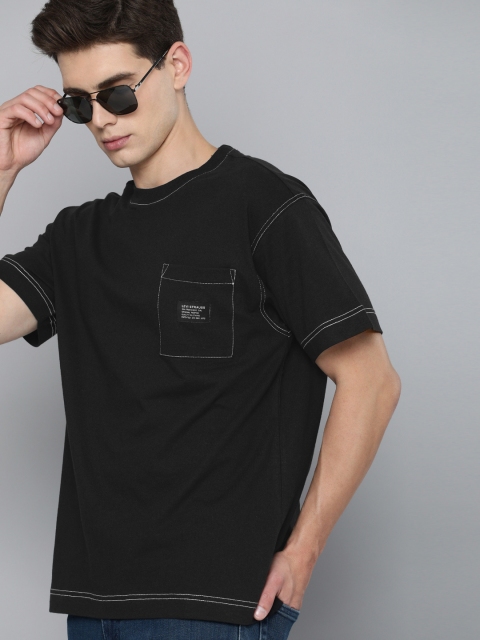 

Levis Men Black Solid Pockets Round Neck Pure Cotton T-shirt