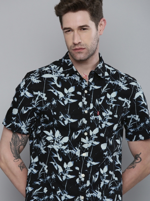 

Levis Men Black Slim Fit Printed Pure Cotton Casual Shirt