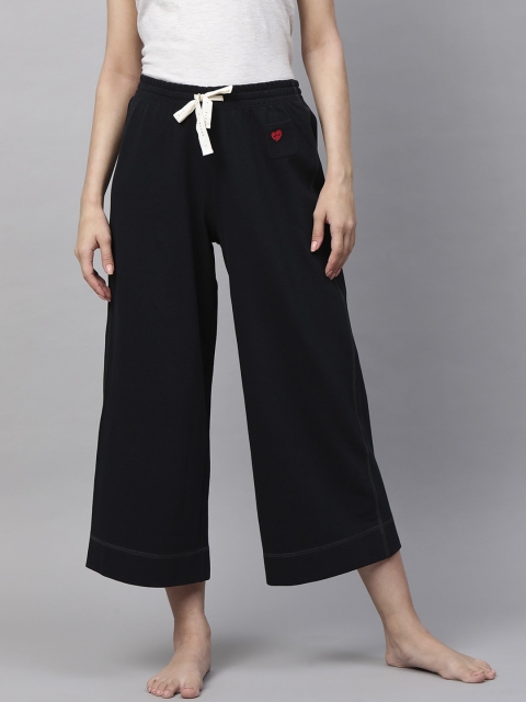 

Chemistry Women Black Solid Cropped Loungewear