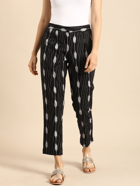 

Anouk Women Black & White Printed Regular Cropped Trousers