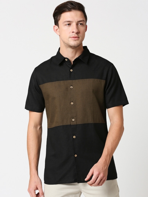 

Bewakoof Men Black Colourblocked Casual Shirt