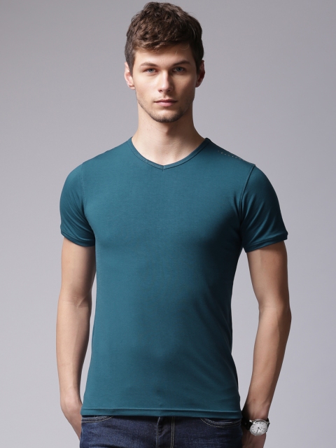 

YWC Men Blue Solid V-Neck T-shirt