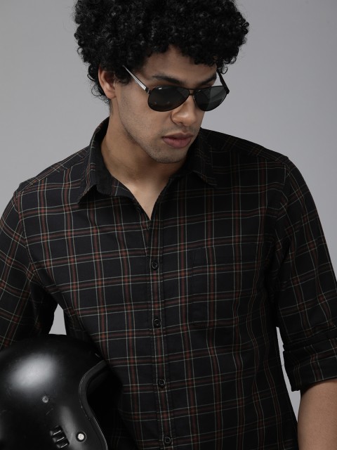 

Roadster Men Black & Beige Tartan Checked Pure Cotton Casual Shirt