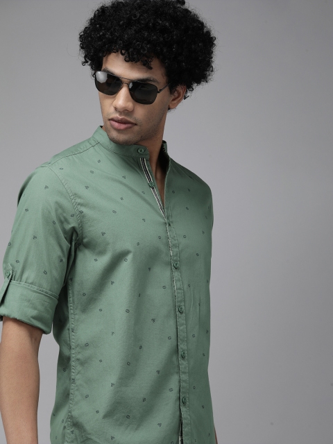 

Roadster Men Sea Green Regular Fit Geometric Printed Opaque Casual Shirt
