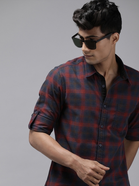 

Roadster Men Maroon & Navy Blue Tartan Checked Opaque Casual Shirt
