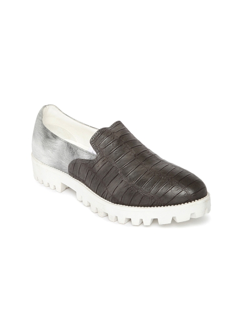 

Knotty Derby Women Grey Textured Slip-Ons