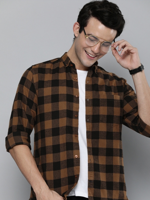 

Mast & Harbour Men Peach & Black Slim Fit Checked Casual Shirt