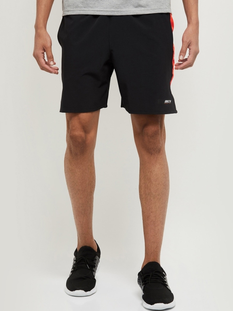 

max Men Black Mid-Rise Spots Shorts