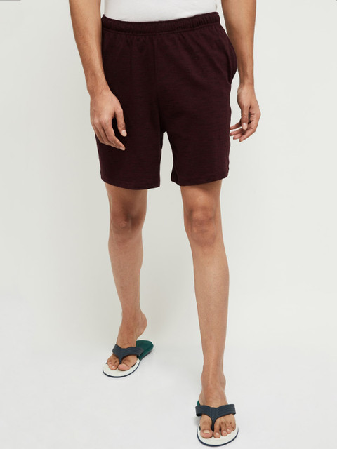 

max Men Maroon Solid Mid-Rise Regular Shorts