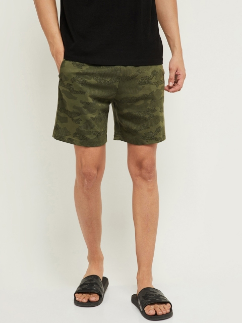 

max Men Green Camouflage Printed Mid-Rise Regular Shorts