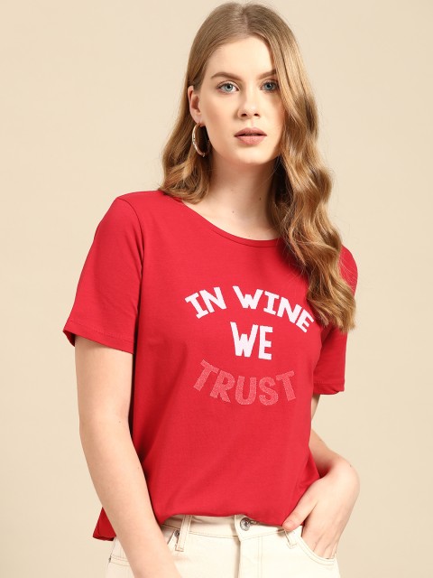 

COVER STORY Women Red & White Typography Printed T-Shirt