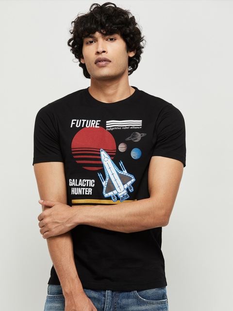 

max Men Black Graphic Printed T-shirt