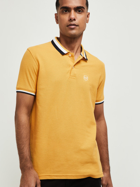 

max Men Yellow Polo Collar T-shirt