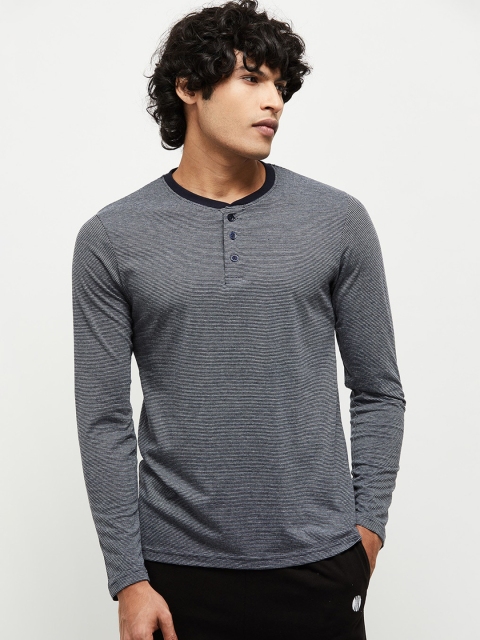 

max Men Blue Solid Henley Neck T-shirt