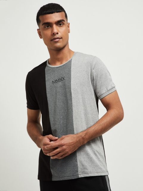 

max Men Charcoal Colourblocked Round Neck T-shirt