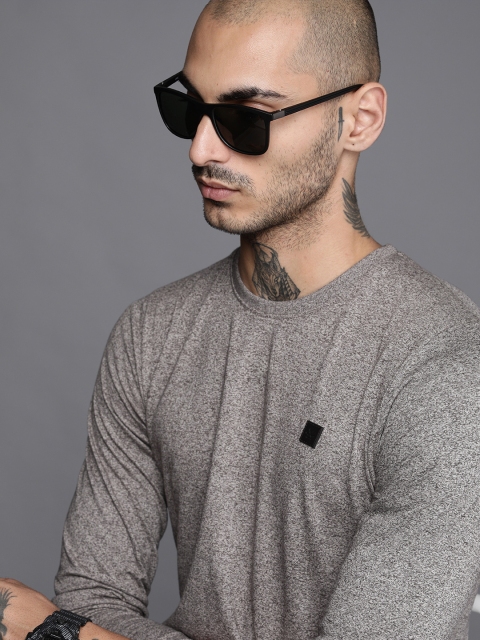 

WROGN Men Grey Solid T-shirt