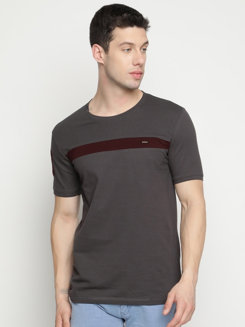 

V2 Value & Variety Men Grey Cotton T-shirt