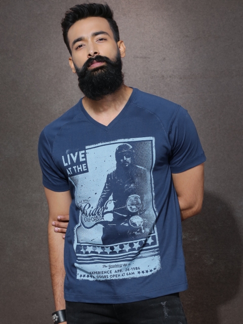 

Roadster Men Blue Printed V-Neck T-shirt