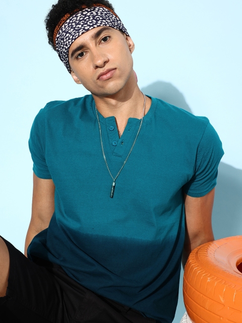 

HERE&NOW Men Teal Colourblocked Live in Laundered Tshirt