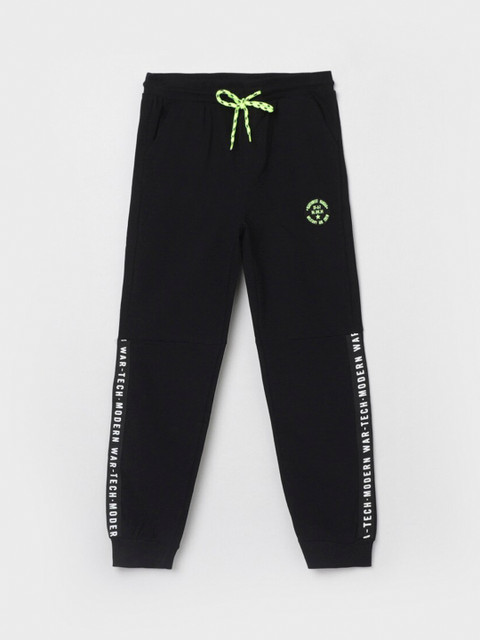 

max Boys Black Printed Pure Cotton Jogger Pants