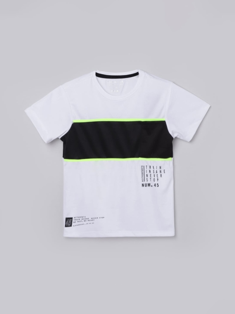 

max Boys White Colourblocked Applique T-shirt