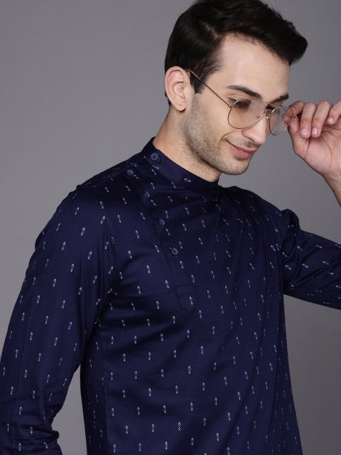 

Manyavar Men Blue Geometric Printed Kurta