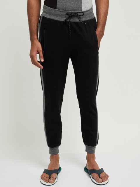 

max Men Black Solid Track Pants