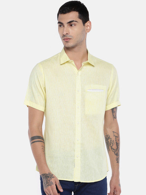 

EVOQ Men Yellow Solid Casual Shirt