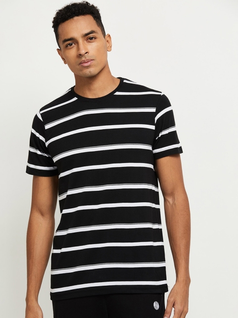 

max Men Black Striped T-shirt