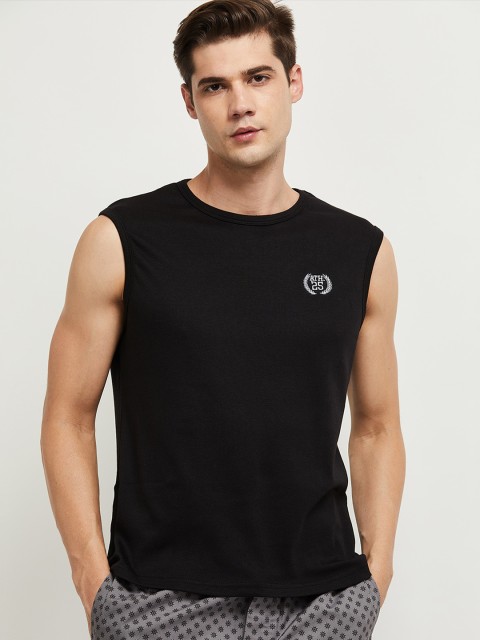 

max Men Black Solid T-shirt