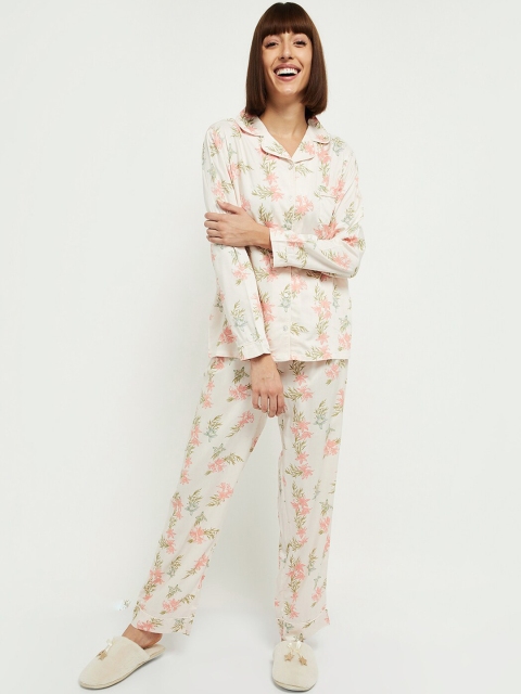 

max Women White & Peach-Coloured Printed Night suit
