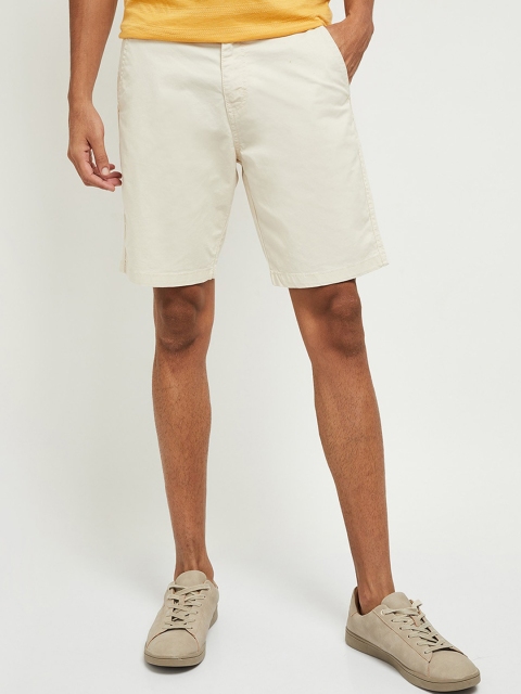 

max Men Beige Mid-Rise Chino Shorts