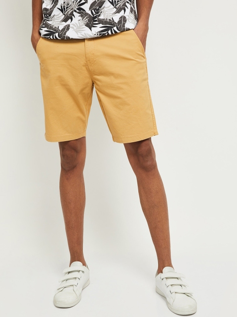 

max Men Khaki Solid Mid-Rise Chino Shorts