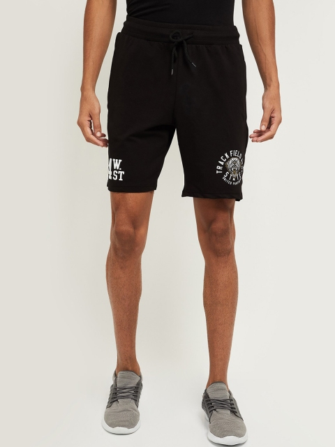 

max Men Black Solid Mid-Rise Regular Shorts