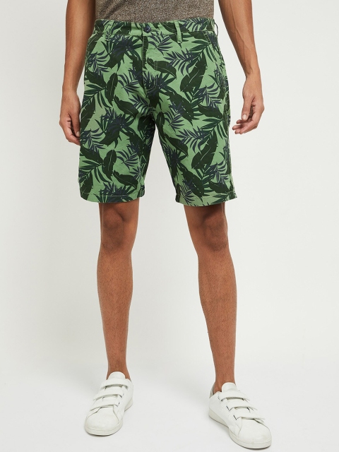 

max Men Green Tropical Printed Mid-Rise Cotton Regular Shorts