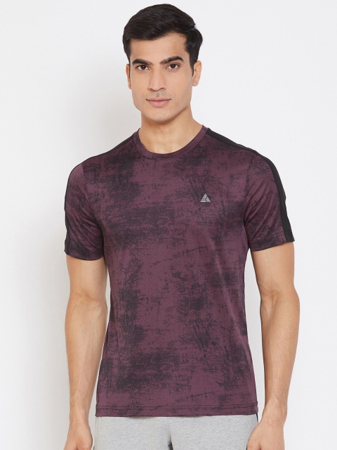 

ATHLISIS Men Maroon and Black Dyed Slim Fit Running T-shirt