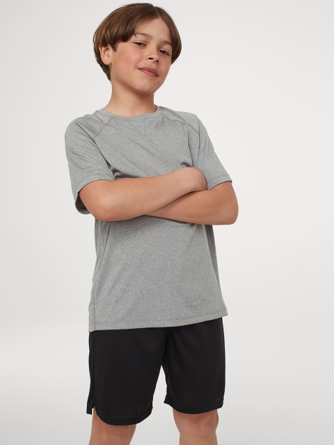 

H&M Boys Black Solid Sports Shorts