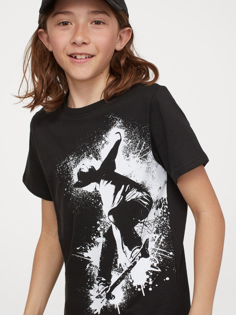

H&M Boys Black & White Printed Cotton T-Shirt